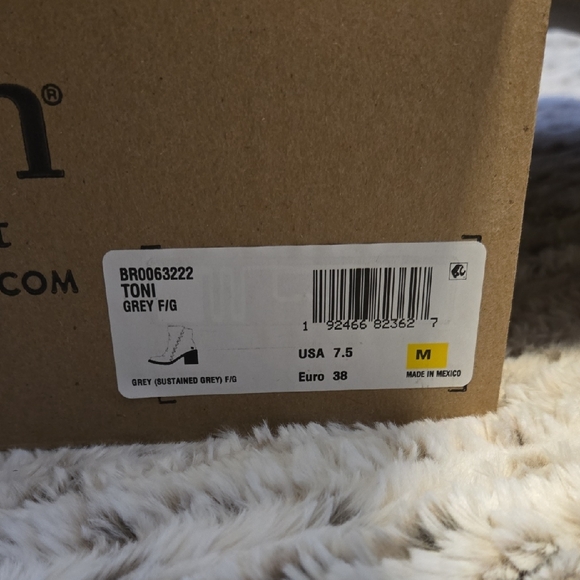 Born Women's Leather Boots - Picture 6 of 6